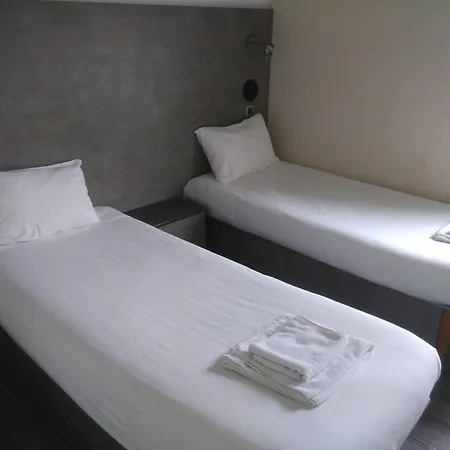 Fasthotel Le Mans Nord Fh Confort